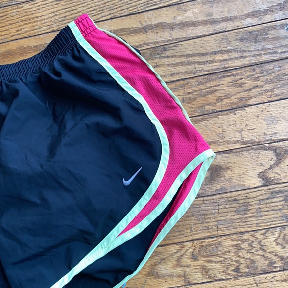 Nike shorts - Picture 2 of 4